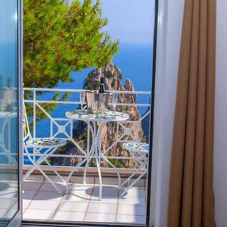 Villa Faraglionensis Monaconehouse