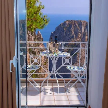 ヴィラ Faraglionensis Monaconehouse カプリ