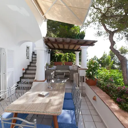 Faraglionensis Monaconehouse فيلة *